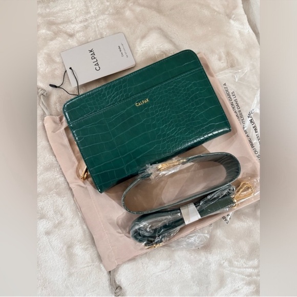 🎉LAST PIECE🎉CALPAK Croc Wallet in Emerald - Picture 4 of 10